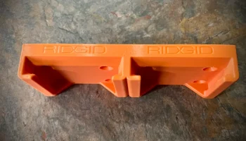 RIDGID Tools Двойной наклонный держатель для батарей 18 В 3