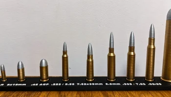 Специальная подставка для боеприпасов......
