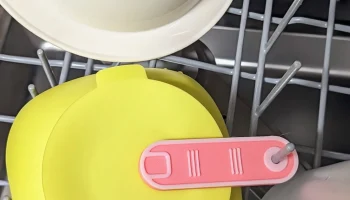 Dish Digit: прижимной палец для посудомоечной машины.