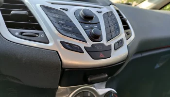 Центральный ящик Ford Fiesta с держателем для телефона -...