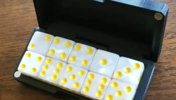 Навесные коробки для игральных костей...