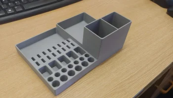 Настольный органайзер с аккумулятором и разъемами USB 1