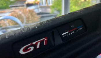 Крышка замка задней двери Peugeot 308 2