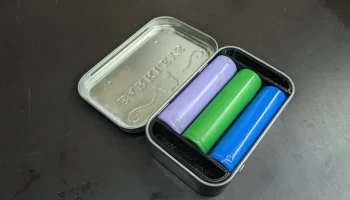 Вставка в жестяную коробку для батарей 18650