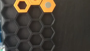 Магнитная вставка в виде сот 10 х 2 мм.......