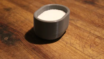 Минимальная солонка