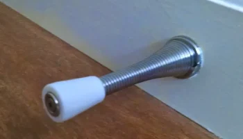 Магнитный ограничитель двери мод......