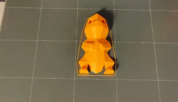Низкополигональный магнит на холодильник Charmender... 1