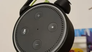 Amazon Alexa Echo Dot Clock