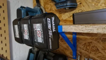 Настенное крепление Makita 18V , минималистичный, держат... 2
