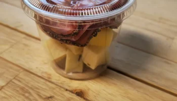 5,5 унций. Пластиковый держатель стаканчиков... 2