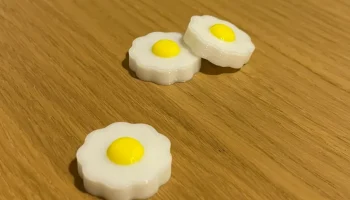 Магнит-яйцо солнечной стороной вверх......