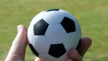 Магнитный пазл с футбольным мячом......... 1