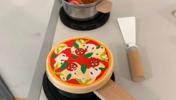 Kinderk&uuml;che Herdplatte mit rotem Punkt 2