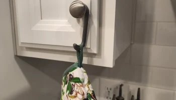 Крючок для кухонного шкафа
