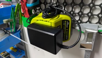 Менеджер кабелей и блоков для зарядных устройств Ryobi ONE+ 1