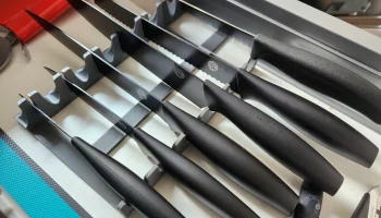 Подставка для ножей в ящике с ручкой и опорой для лезвия