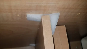 Прищепка для кухонного шкафа
