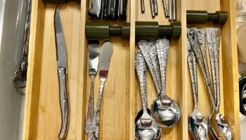 Расширяемый разделитель слотов для посуды