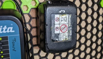 Держатель аккумулятора Makita для HSW 1
