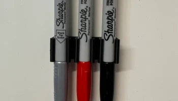 Магнитное крепление Sharpie - (запечатано на магнитах)......
