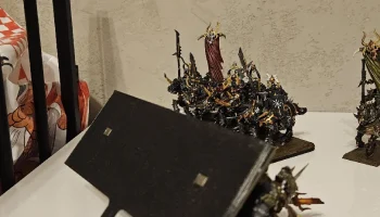 Лотки для движения Warhammer с отверстиями для магнитов...