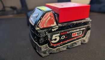 Держатель батареи Milwaukee M18 без зажима 1