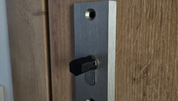 Монтажная пластина Switchbot Lock Pro 1