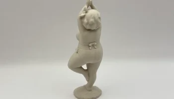 Фигурка купающейся женщины 1