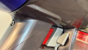 Блокировка триггера Dyson V8 2