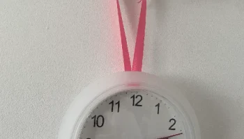 Вешалка для часов и рамок для фотографий (без сверления) 1