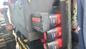 4 x держателя батареи Milwaukee M12 2