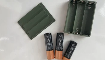Держатель для батареек АА с крышкой