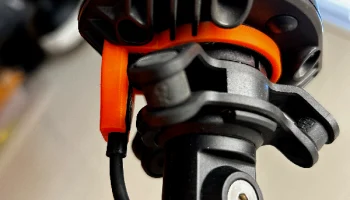 Фиксатор USB-кабеля зарядной головки Quad Lock