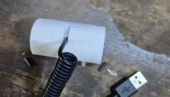 Адаптер USB-LR20/батарея D Адаптер USB-LR20/батарея D