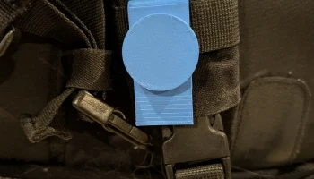 Запирающийся зажим Molle с дополнительным магнитным держа...