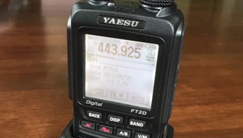 Стабильная базовая подставка Yaesu FT2D