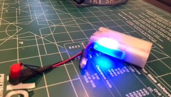 Тонкий чехол Fatshark 18650 с функцией Cell Checker 3