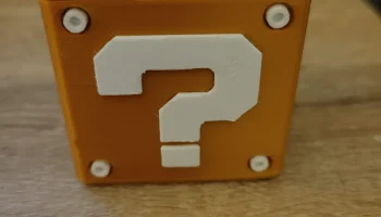 Держатель карты SD/MicroSD с блоком вопросов Mario 1