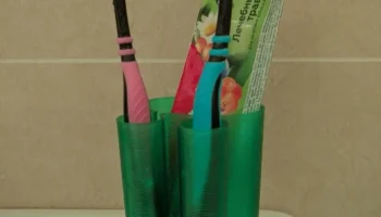 Зубная щетка и стаканчик для зубной пасты в режиме "Ваза"...