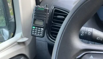 Автомобильный держатель Baofeng Ducato // Держатель ради...
