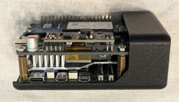 Половина корпуса Raspberry Pi 1