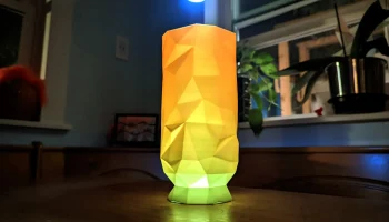 Низкополигональная ваза на базе
