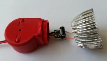 Переносная лампа Milwaukee M12 с регулируемым углом головы 8