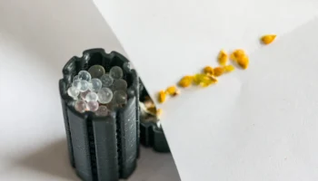 Контейнер для хранения семян и небольшие коробочки с сили... 2