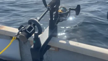 Держатель удочки на лодке
