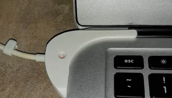 Зажим для Macbook Air Magsafe