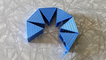 Свернутая шестигранная коробка для игральных костей без п... 1