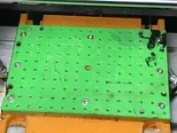 Фиксаторы для выравнивания платы PCB с сеткой контактных... Фиксаторы для выравнивания платы PCB с сеткой контактных...