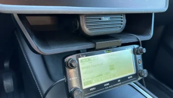 Радиокрепление AJ6X Icom ID5100 для Tesla M3/Y